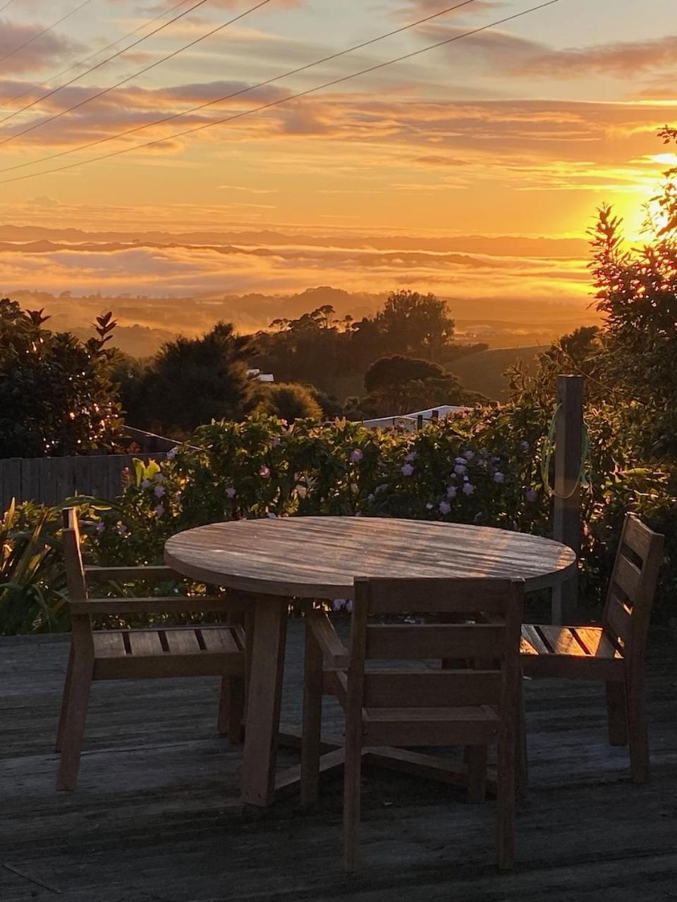 View * Raglan
