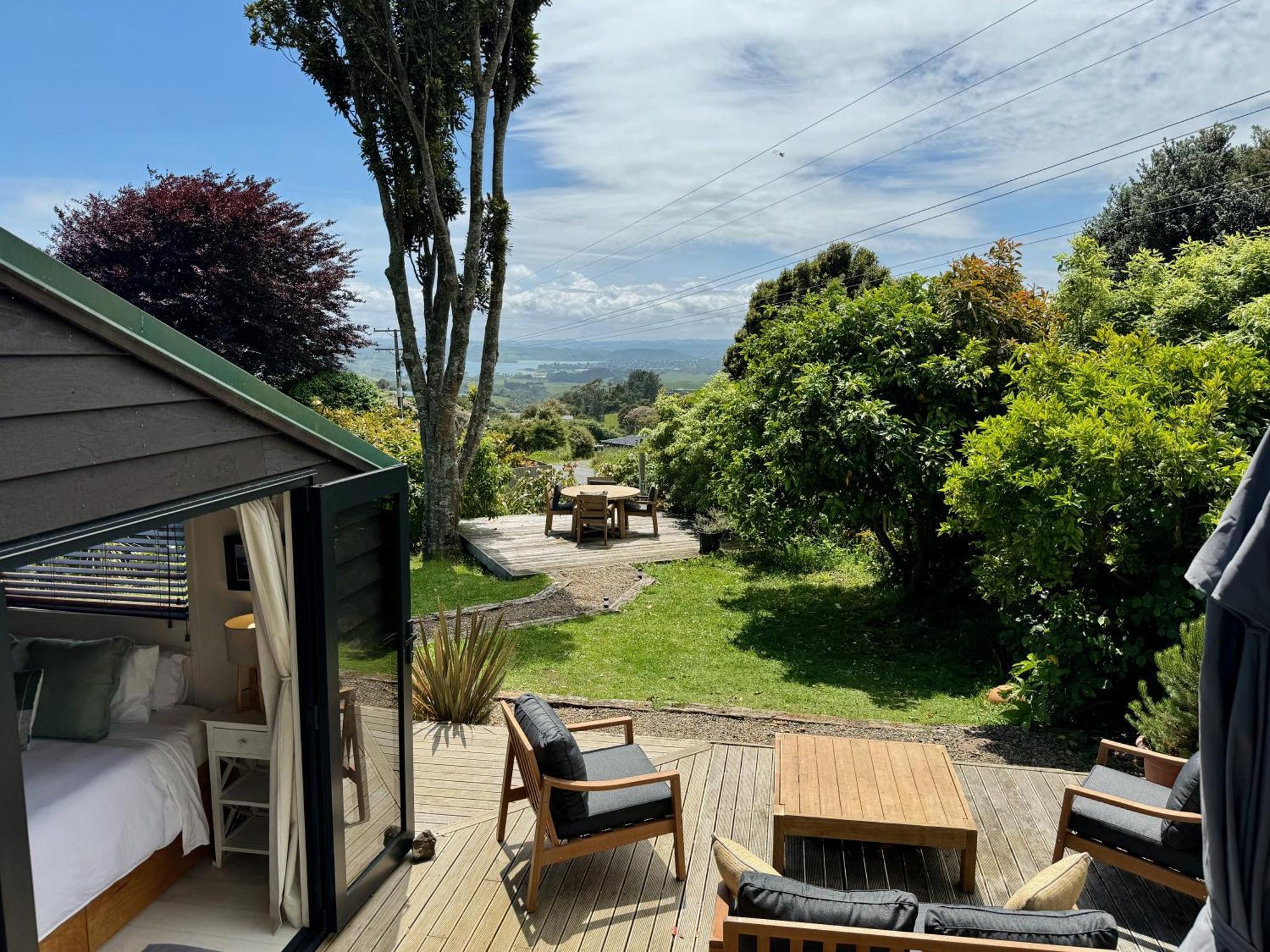 View * Raglan